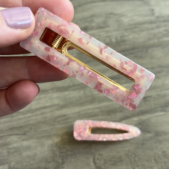 FREE add on | Set of 2 Hair Clips NWOT - Picture 3 of 4